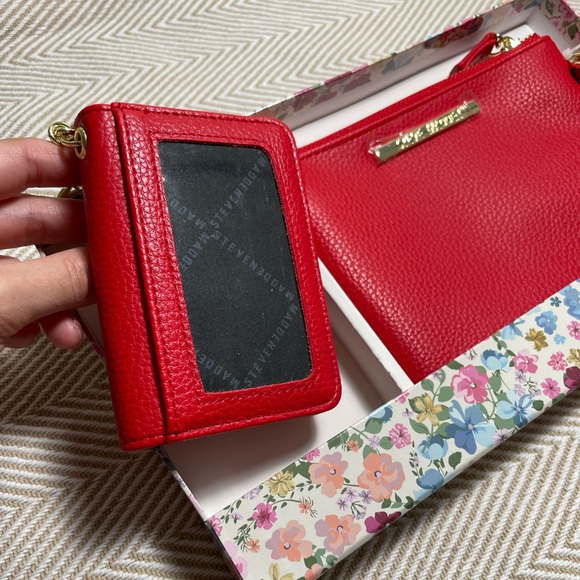 Steve Madden wallet with key ring red - Picture 5 of 10